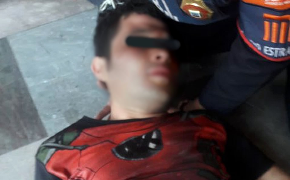 El joven que intentó quitarse la vida dos veces fue salvado por policías. (Especial)