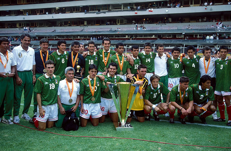 Ya con el nombre de Copa Oro, el Tricolor alzó el título en 1993; en la final goleó 4-0 a Estados Unidos. (Foto: Mexsport)