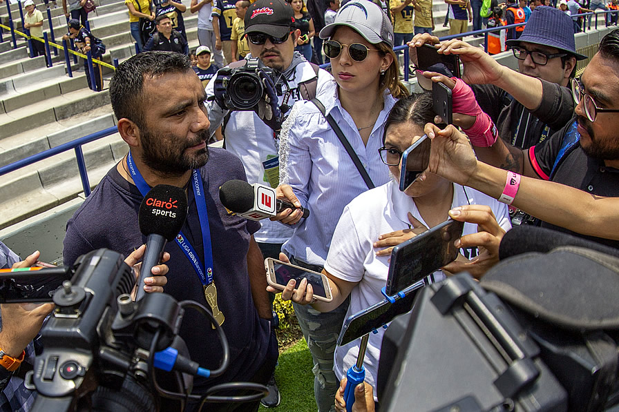 Carlos Cariño atendió a los medios al finalizar el partido. (Foto: Mexsport)
