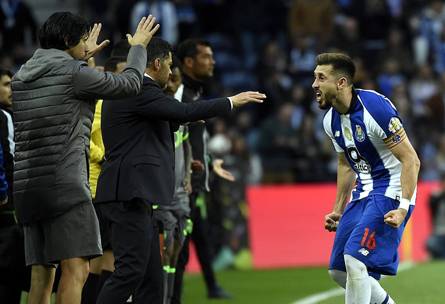 Héctor Herrera juega su último partido con el Porto