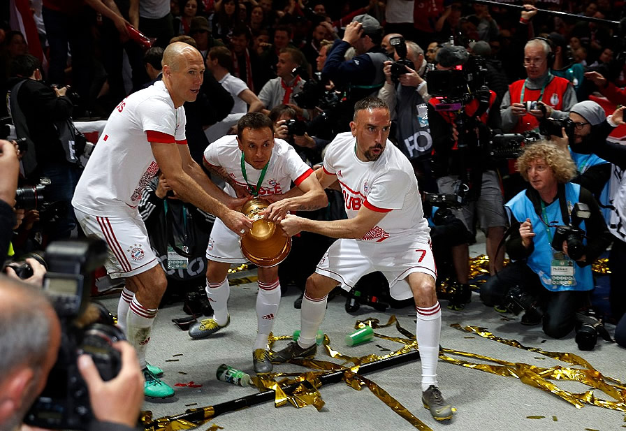 Robben, Rafinha y Ribery se van del Bayern Múnich con un título de Copa. (Foto: AFP)