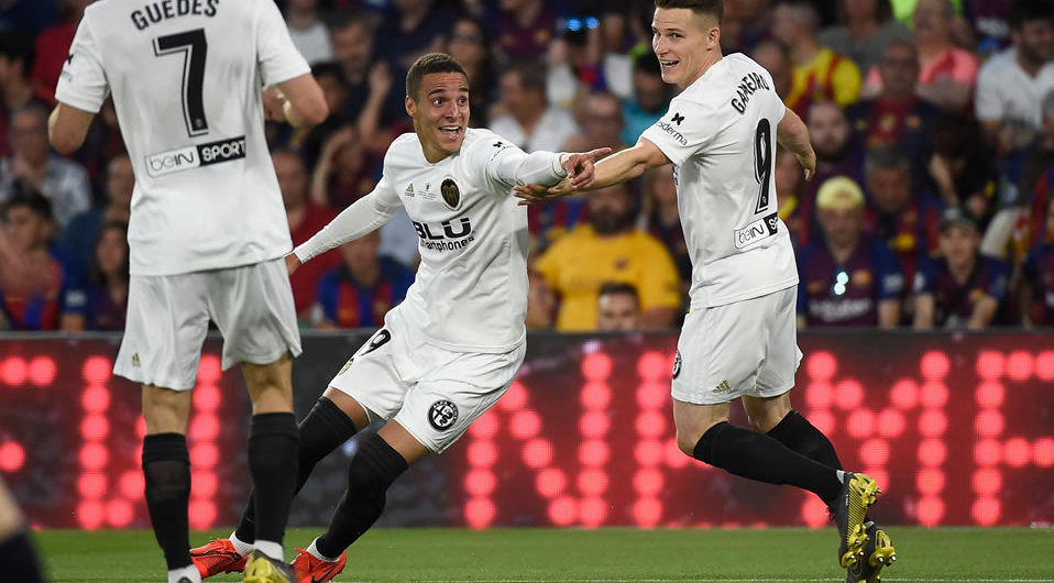 Rodrigo Moreno marcó uno de los goles en el Benito Villamarín. (Foto: AFP)