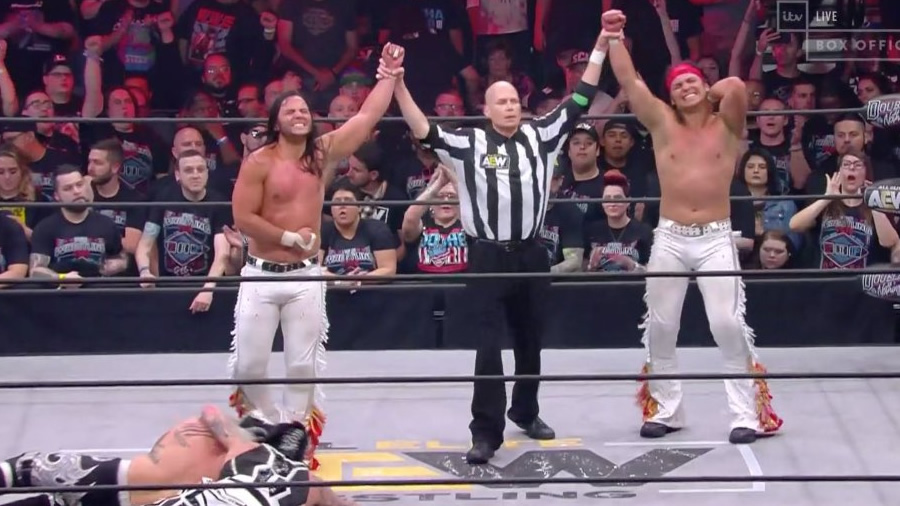 The Young Bucks tuvieron su primera defensa.