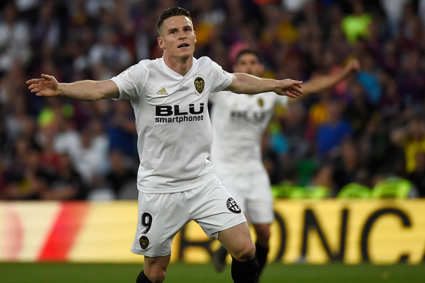 Valencia rompió las quinielas y se adjudicó la Copa del Rey al vencer al Barcelona.