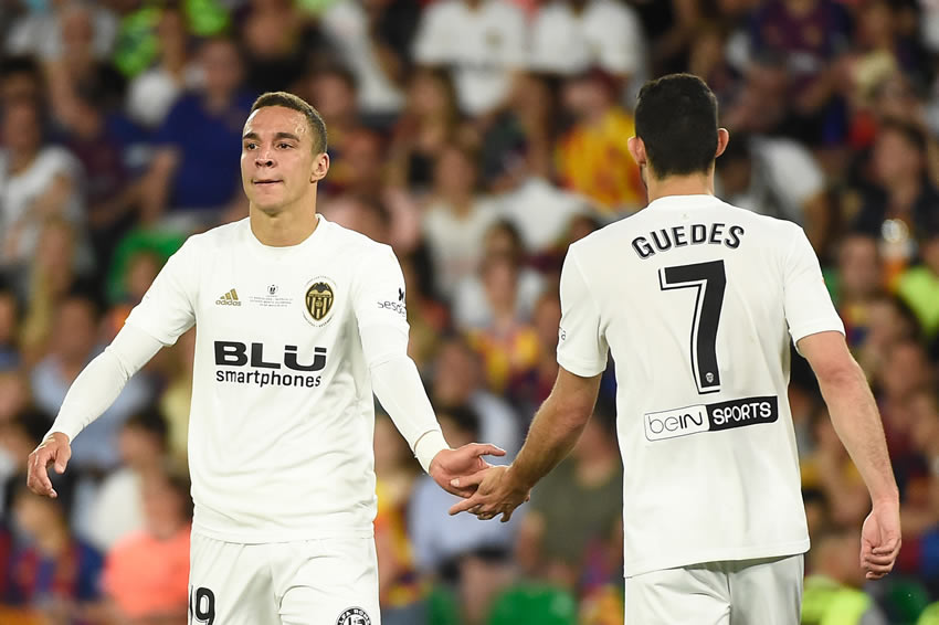 Valencia rompió las quinielas y se adjudicó la Copa del Rey al vencer al Barcelona.