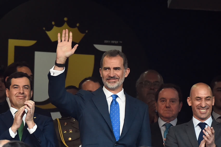 Valencia rompió las quinielas y se adjudicó la Copa del Rey al vencer al Barcelona.