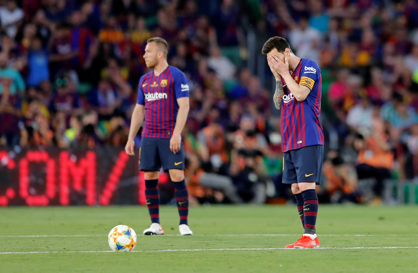 Valencia rompió las quinielas y se adjudicó la Copa del Rey al vencer al Barcelona.