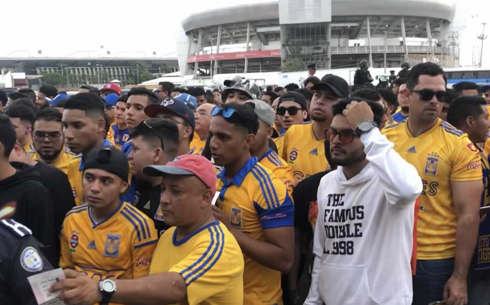 Así fue el ingreso de los aficionados al estadio del León. (cortesía)