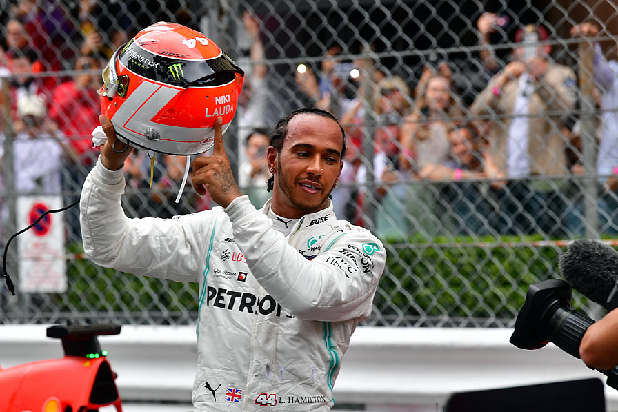 Lewis Hamilton utilizó un casco rojo en homenaje a Niki Lauda. (Foto: AFP)
