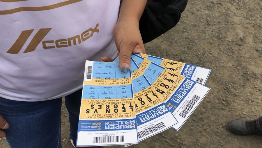 Los aficionados tendrán que ver el partido afuera del estadio.