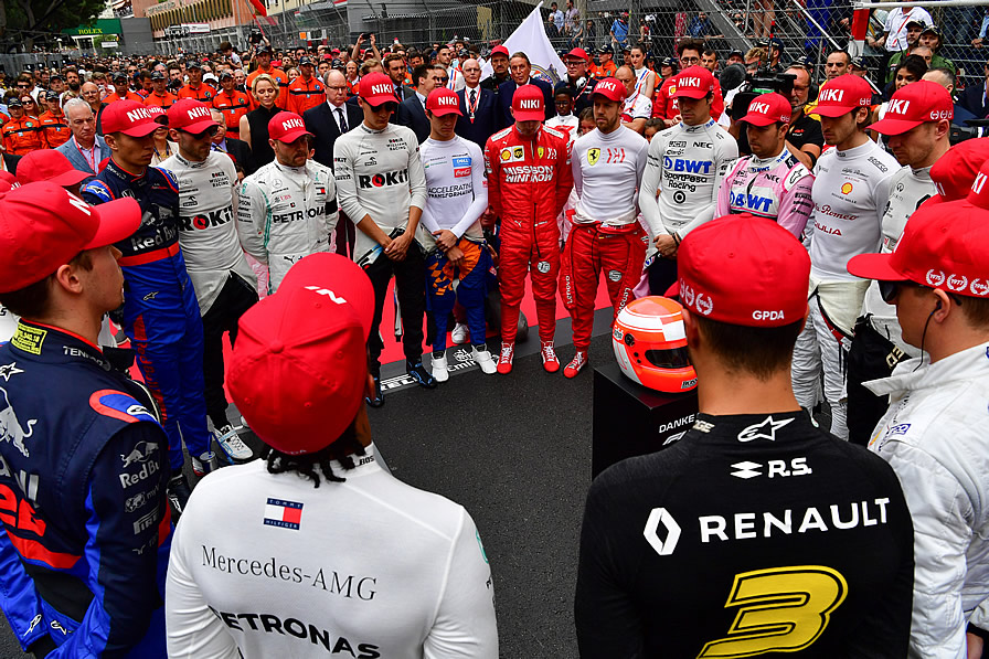 Los pilotos de la Fórmula 1 guardaron un minuto de silencio. (Foto: AFP)