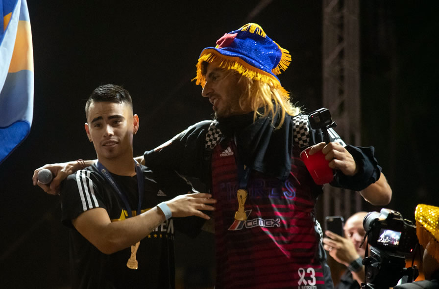 Nahuel Guzmán fue de los jugadores que animaron las celebraciones en San Nicolás. (Foto: Mexsport)