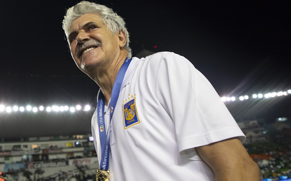 Pese a perder tres concachampions, Tuca Ferretti no deja al equipo. (Imago )