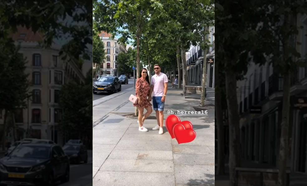 Herrera aparece con su esposa en la calle Serrano. (Foto: Instagram @shanmayo)