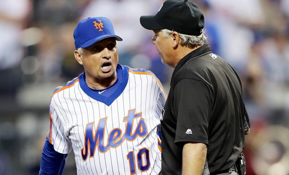El manager Collins alegando la decisión del umpire principal en aquel 28 de mayo de 2016. (Foto: @SInow)