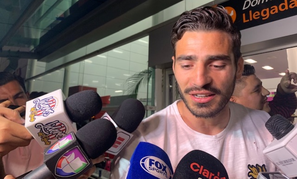 Pollo Briseño ya está en Guadalajara en espera que se haga  oficial su traspaso.
