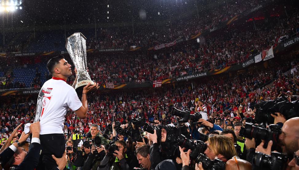 Sevilla remontó ante el Liverpool en 2016 para lograr el Tricampeonato. (Getty)