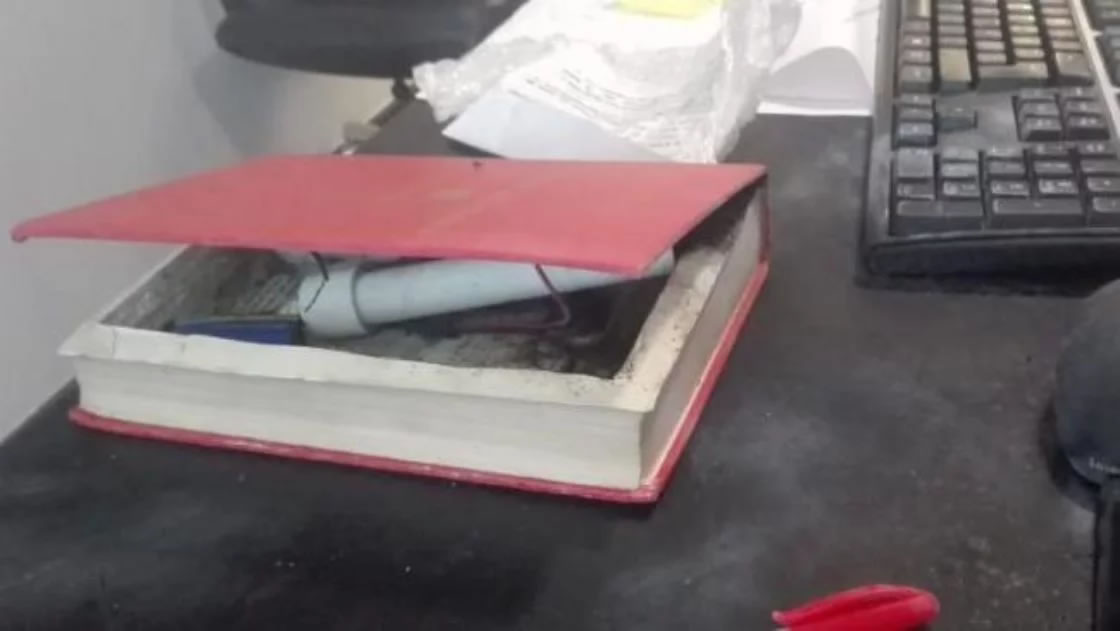 El artefacto estalló en la oficina de la senadora. (Foto: Notimex)