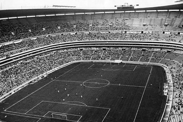 9. Los Juegos Olímpicos de 1968 que se celebraron en México, el Azteca destacó como sede de los duelos de futbol.