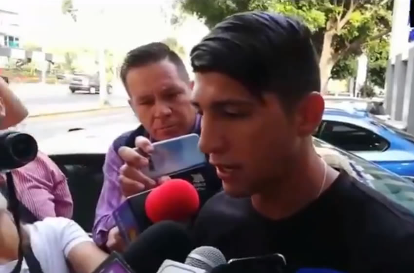 Alan Pulido quiere quedarse en el Rebaño Sagrado.