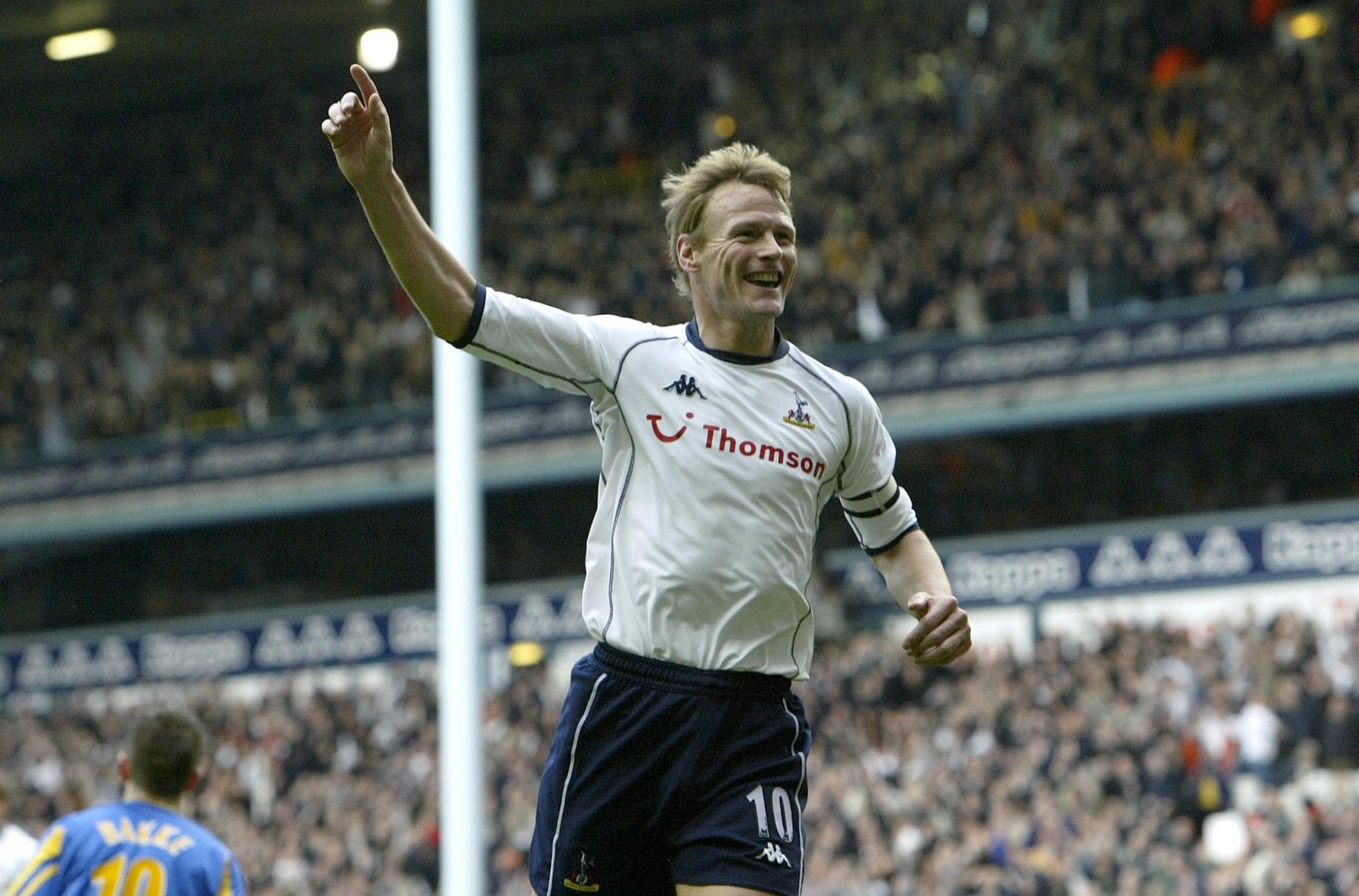 Las leyendas que hicieron grande al Tottenham FC, Teddy Sheringham (1992-97 y 2001-2003). (Foto: Especial)
