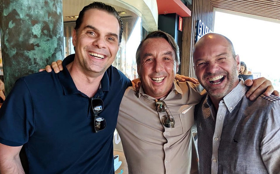 Martinoli, Azacárraga y Luis García sonrientes en una reunión. (@GarciaPosti)