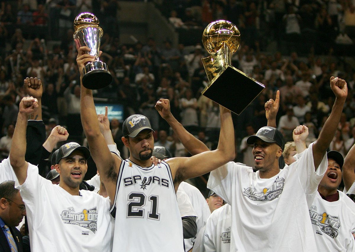 En una serie épica que se fue a 7 partidos, los Spurs vencieron a los Pistons con Tim Duncan como MVP.