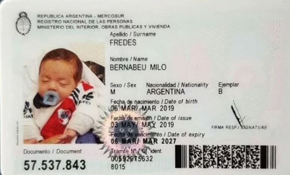 Pareja de aficionados de River Plate nombra a su hijo Bernabéu.