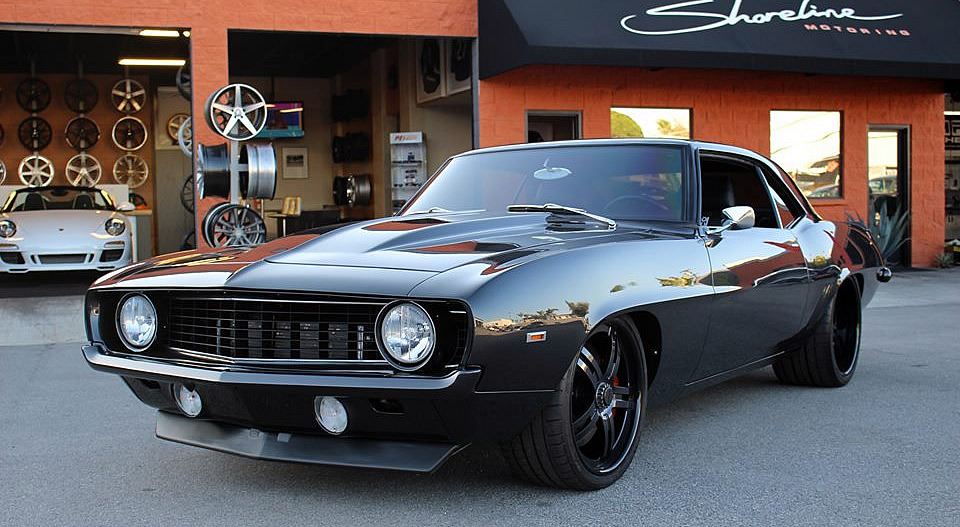 A Bryce Harper le gustan más los autos clásicos, como este  '69 Chevrolet Camaro SS
