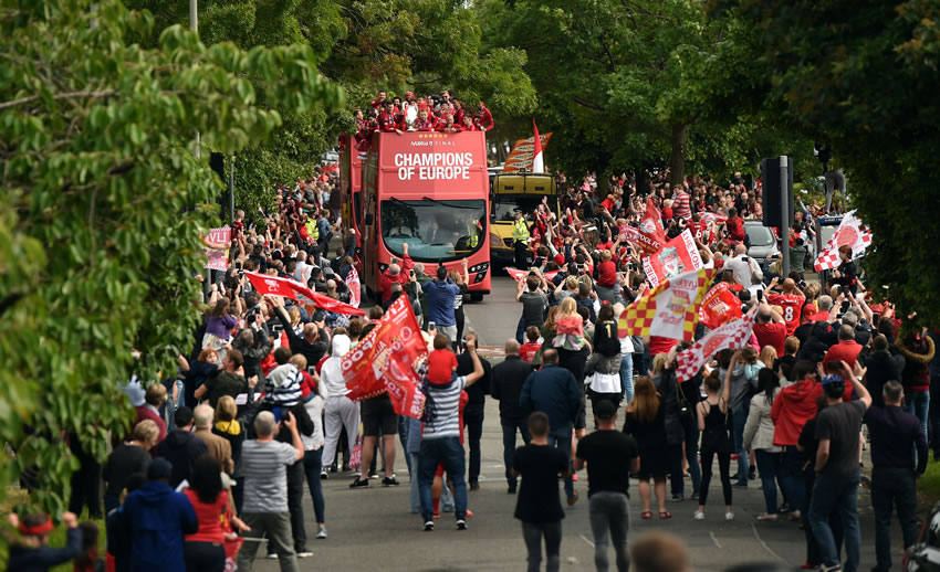Desfile de los Reds en Liverpool. (AFP)