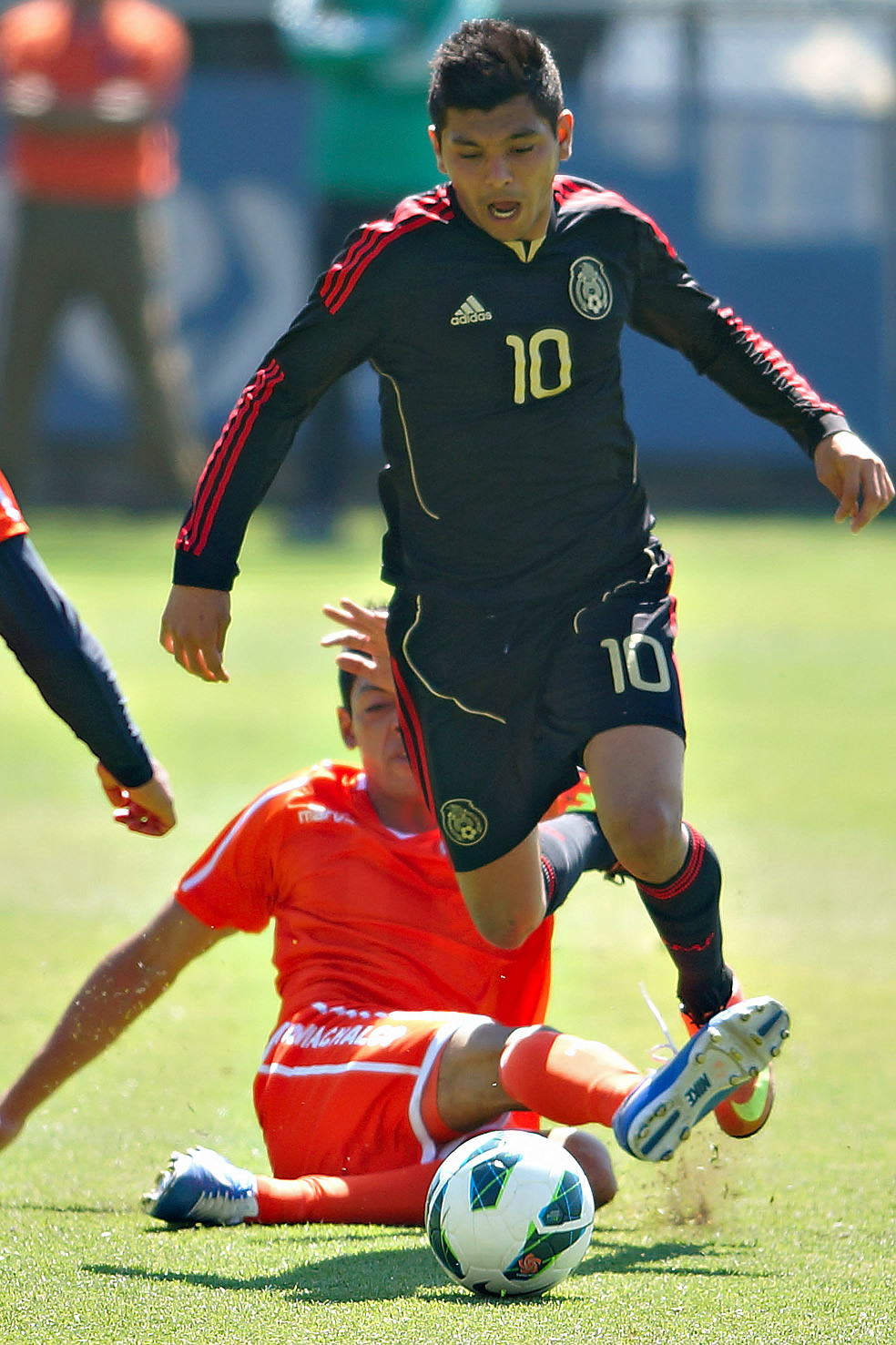 Jesús "Tecatito" Corona fue considerado Jugador Revelación en la edición 41, en el 2013.