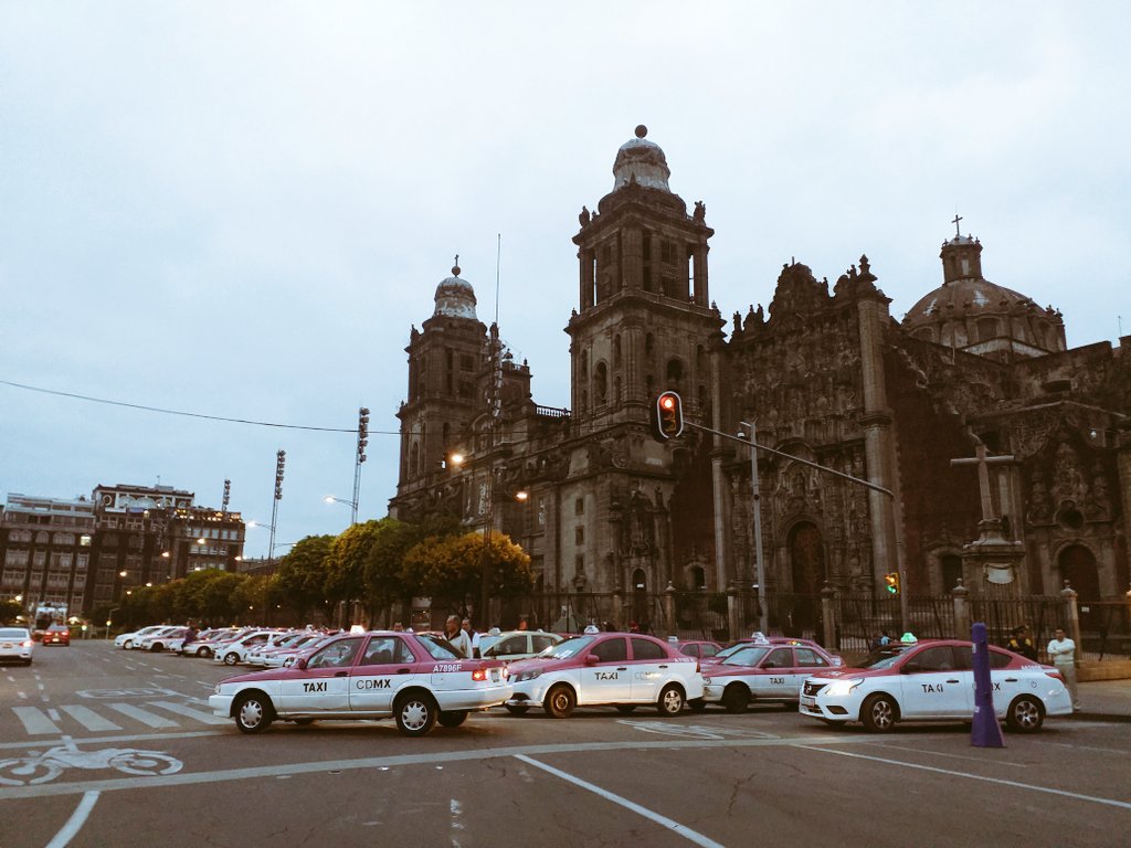 CDMX vive caos por paro de taxistas contra Uber y Didi