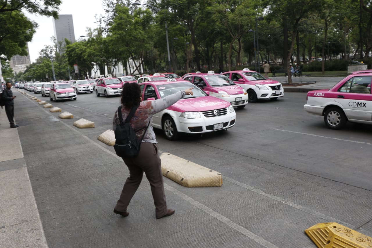 CDMX vive caos por paro de taxistas contra Uber y Didi