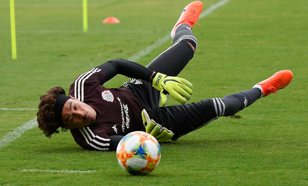 Memo Ochoa prefiere claridad del Tata a experimentos de Osorio. (Foto:Imago7)