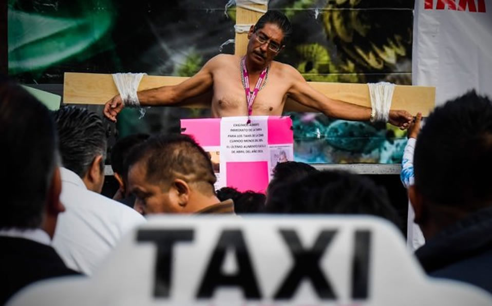 Miles de automovilistas se encuentran atrapados por las protestas. (Foto: @El_Universal_Mx)