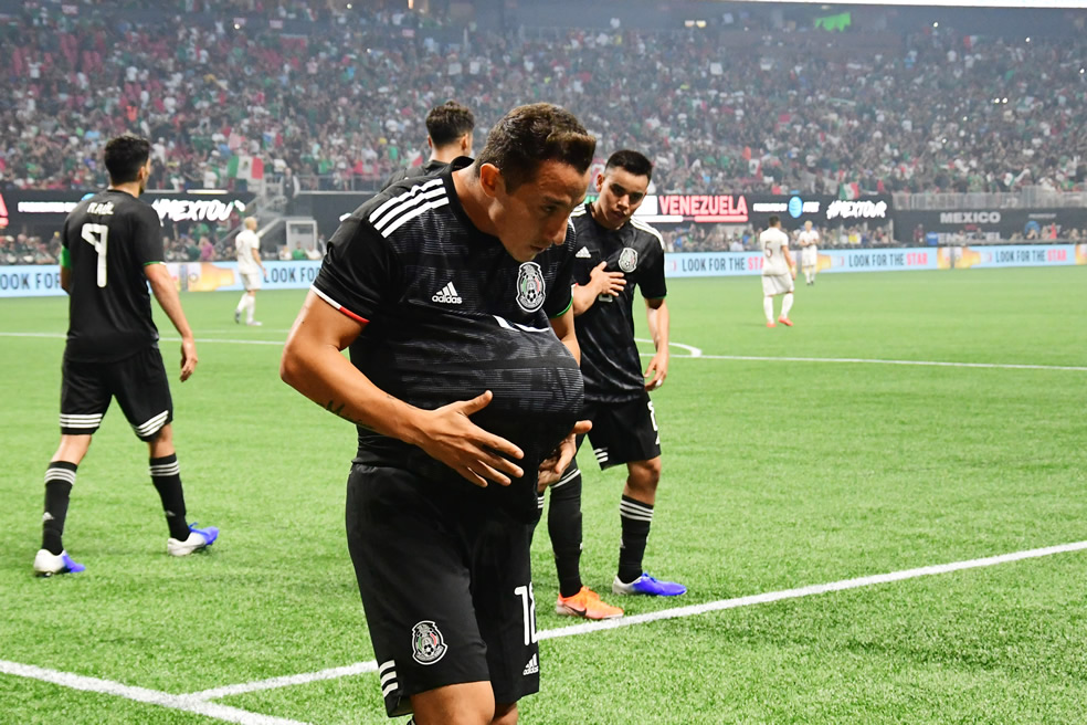 Andrés Guardado celebró así su gol frente a Venezuela. (Foto: Mexport)