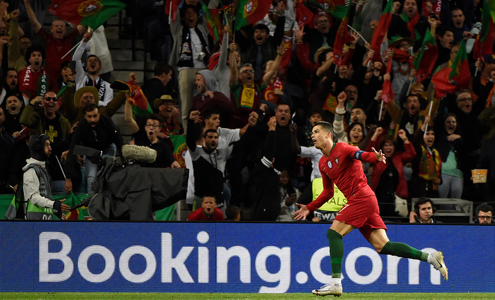 Cristiano celebra uno de sus tres goles. (Foto: AFP)