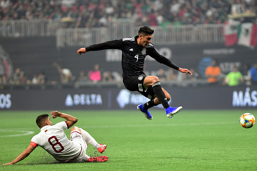 Edson Álvarez no se anduvo por las ramas. (Foto: Mexsport)