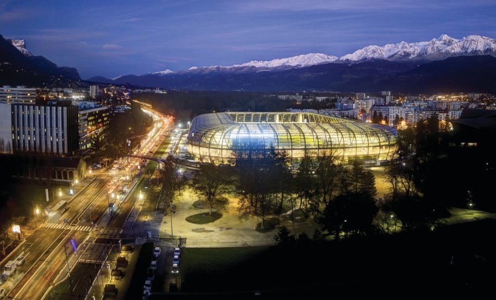El Estadio de los Alpes fue inaugurado en 2008,  es casa del FC Grenoble Rugby y tiene aforo de 18 mil localidades.