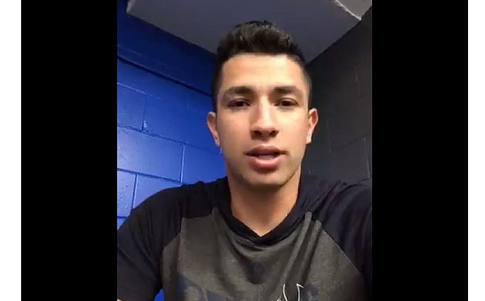 Luis Cessa envía mensaje de ánimo a pequeño pelotero