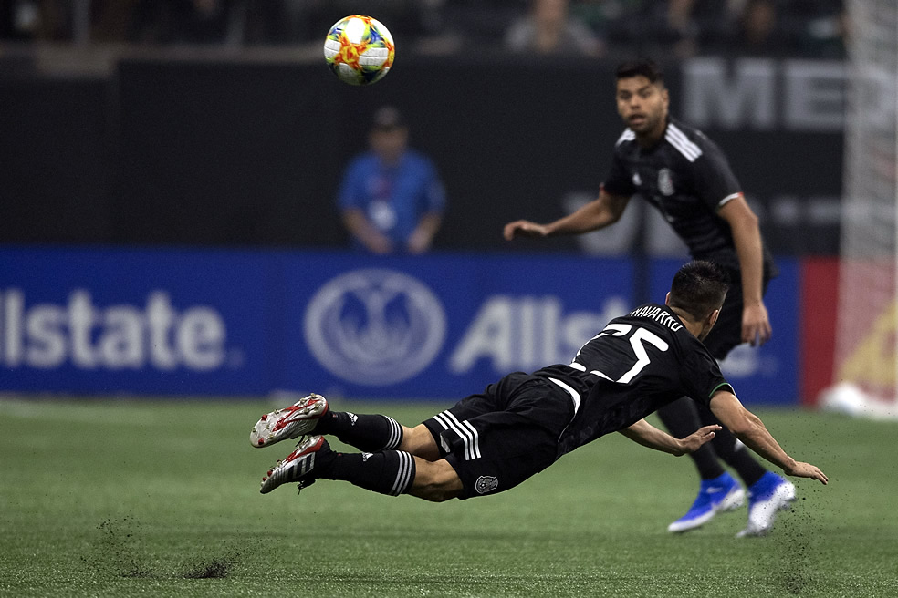 Navarro en labores defensivas. (Foto: Imago7)