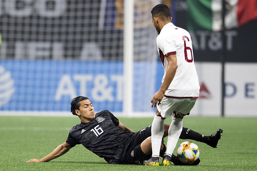 Por momentos se jugó al límite. (Foto: Imago7)