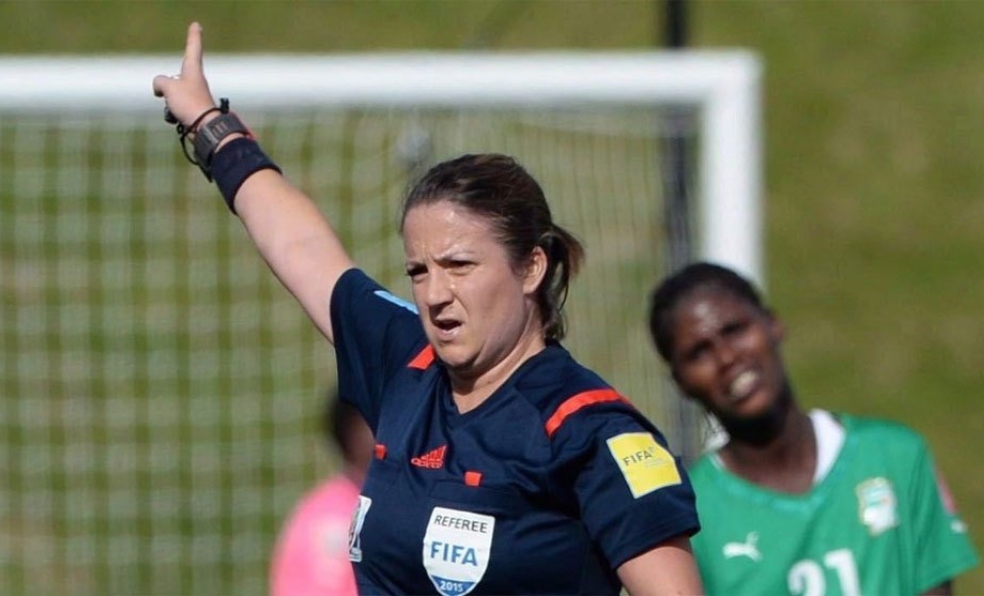 Árbitra Carol Chenard es baja del Mundial Femenino por cáncer de mama.
