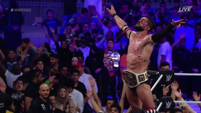 Finn Bálor se quedó con el título.