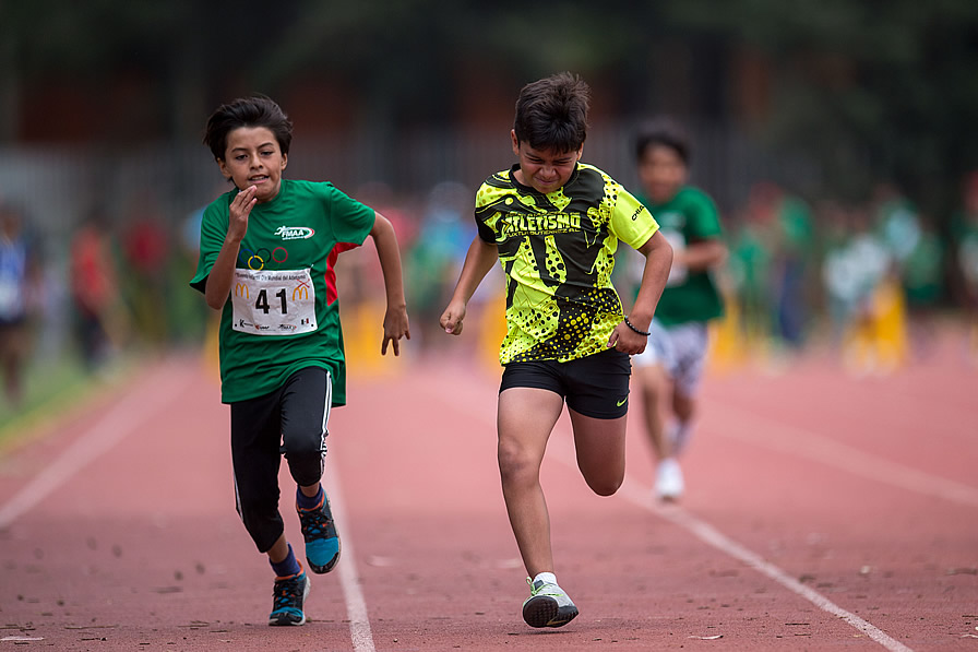 Pequeños en competencia. (Foto: Mexsport)