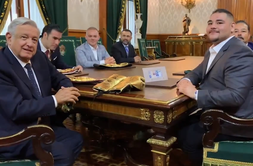 AMLO y Andy Ruiz en Palacio Nacional.