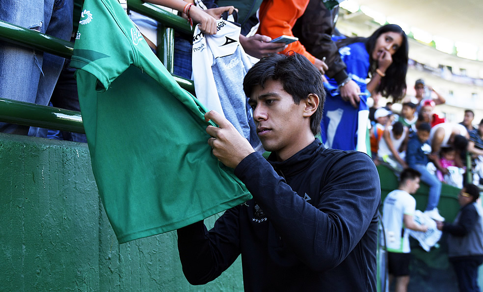 Macías deberá regresar a Chivas en diciembre si León no hace válida la opción de compra. (Foto: Imago7)