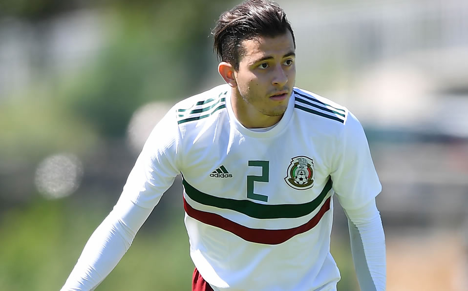 Mozo fue quien falló el penal de México en la tanda que definió al finalista del torneo. (Foto: Mexsport)