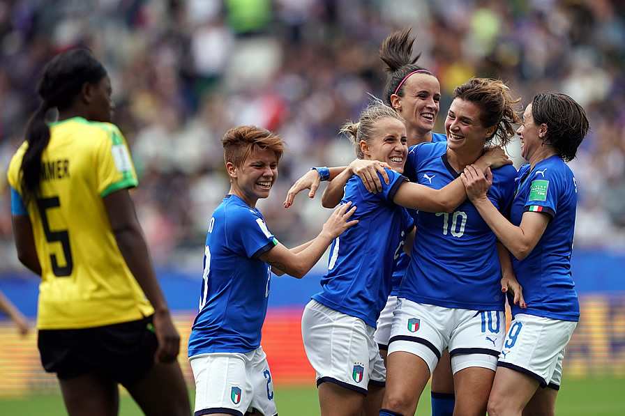 Italia tuvo un día de campo ante Jamaica. (Foto: AFP)