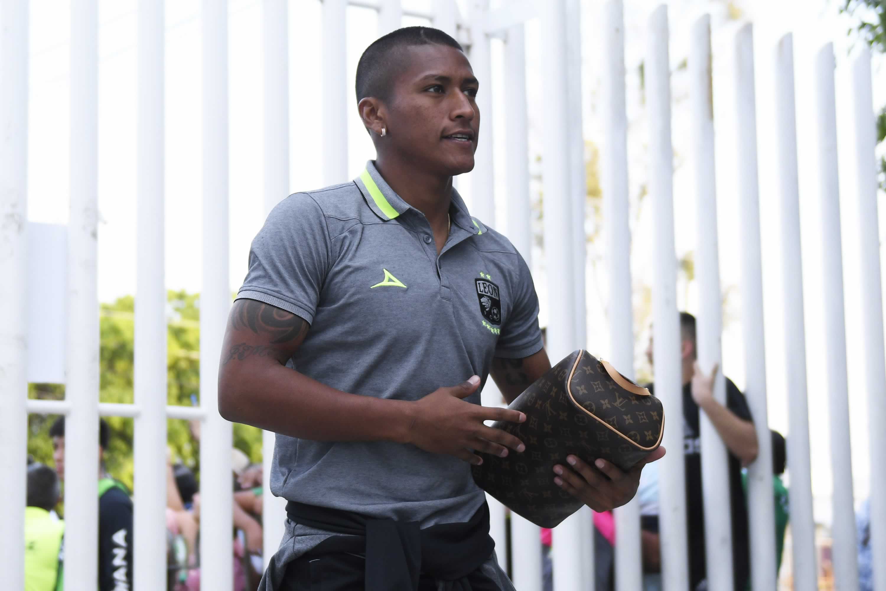 Perú: Finalmente la lesión y la falta de ritmo le cobraron factura al defensa Pedro Aquino, de León, y no pasó el corte.